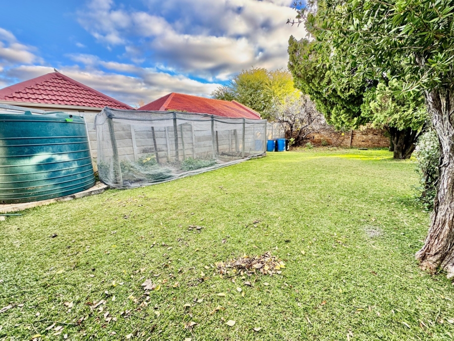 5 Bedroom Property for Sale in Van Der Hoff Park North West